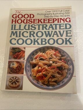 The good Housekeeping Illustrated Microwave Cookbook 500 recipes 1st edition HC